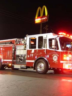 пожарная машина у Макдональса (fire-fighting vehicle near Macdonalds)